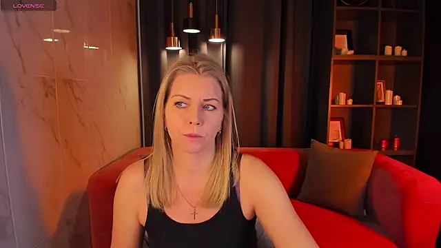 Annie Light online show from 12.10.24