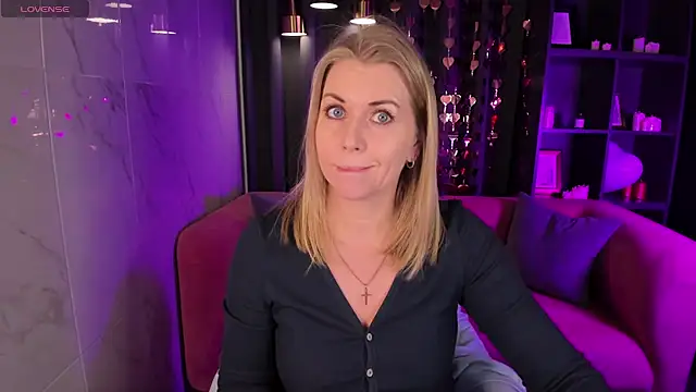 Annie Light online show from 02.20.25