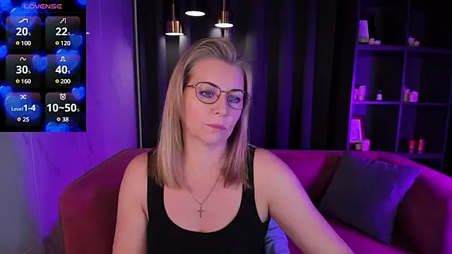 Annie Light online show from 03.04.25