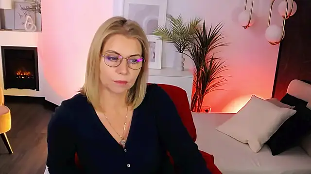 Annie Light online show from 09.21.25