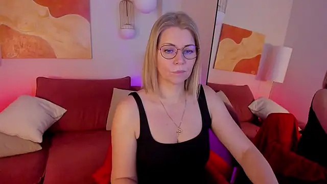 Annie Light online show from 12.01.25