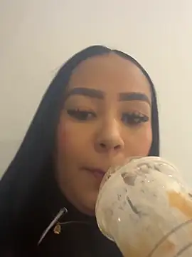 Snapshot of Luisa_Fernandaa chatting on 10.22.25 Luisa Fernandaa online show from 10.22.25