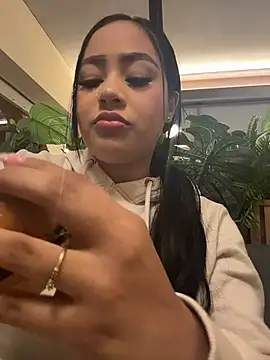 Snapshot of Luisa_Fernandaa chatting on 02.21.26 Luisa Fernandaa online show from 02.21.26