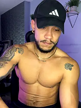 Snapshot of ARON_TAYLER01 chatting on 10.24.25 ARON TAYLER01 online show from 10.24.25