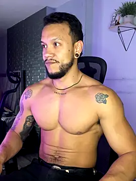 Snapshot of ARON_TAYLER01 chatting on 10.25.25 ARON TAYLER01 online show from 10.25.25