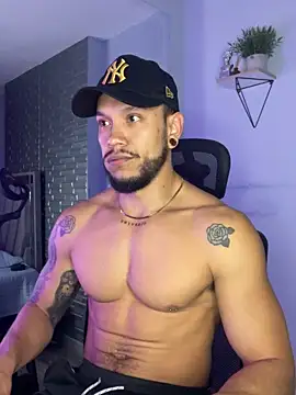 Snapshot of ARON_TAYLER01 chatting on 10.28.25 ARON TAYLER01 online show from 10.28.25