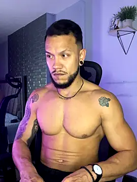 Snapshot of ARON_TAYLER01 chatting on 10.31.25 ARON TAYLER01 online show from 10.31.25