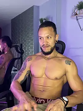 Snapshot of ARON_TAYLER01 chatting on 11.06.25 ARON TAYLER01 online show from 11.06.25