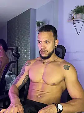 Snapshot of ARON_TAYLER01 chatting on 11.07.25 ARON TAYLER01 online show from 11.07.25