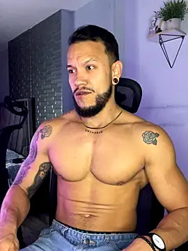 Snapshot of ARON_TAYLER01 chatting on 11.08.25 ARON TAYLER01 online show from 11.08.25