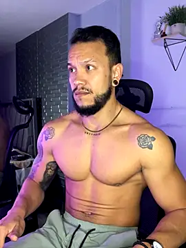 Snapshot of ARON_TAYLER01 chatting on 11.11.25 ARON TAYLER01 online show from 11.11.25