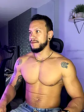 Snapshot of ARON_TAYLER01 chatting on 11.14.25 ARON TAYLER01 online show from 11.14.25