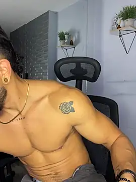 Snapshot of ARON_TAYLER01 chatting on 11.15.25 ARON TAYLER01 online show from 11.15.25