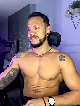 Snapshot of ARON_TAYLER01 chatting on 11.21.25 ARON TAYLER01 online show from 11.21.25