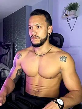 Snapshot of ARON_TAYLER01 chatting on 11.22.25 ARON TAYLER01 online show from 11.22.25