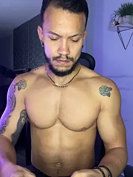 Snapshot of ARON_TAYLER01 chatting on 11.23.25 ARON TAYLER01 online show from 11.23.25