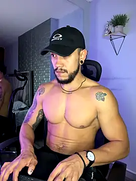 Snapshot of ARON_TAYLER01 chatting on 11.28.25 ARON TAYLER01 online show from 11.28.25