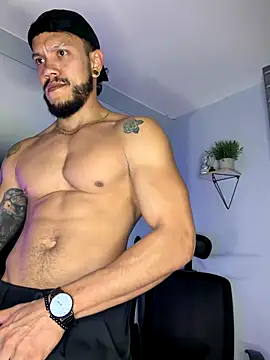 Snapshot of ARON_TAYLER01 chatting on 11.29.25 ARON TAYLER01 online show from 11.29.25