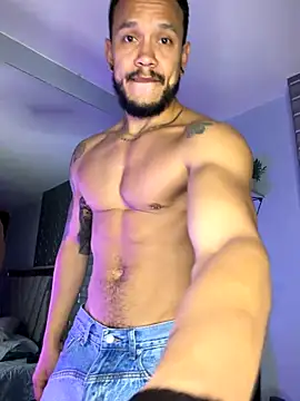 Snapshot of ARON_TAYLER01 chatting on 11.30.25 ARON TAYLER01 online show from 11.30.25