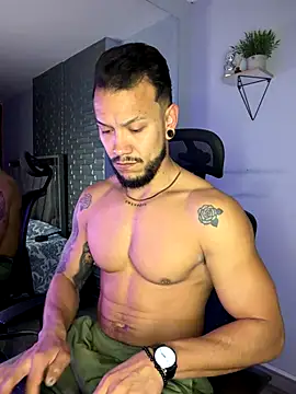 Snapshot of ARON_TAYLER01 chatting on 12.02.25 ARON TAYLER01 online show from 12.02.25