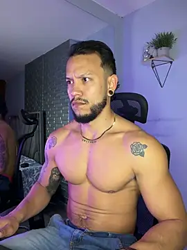 Snapshot of ARON_TAYLER01 chatting on 12.04.25 ARON TAYLER01 online show from 12.04.25