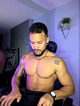 Snapshot of ARON_TAYLER01 chatting on 12.16.25 ARON TAYLER01 online show from 12.16.25