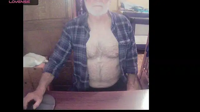 Snapshot of terrybare chatting on 01.13.25 terrybare online show from 01.13.25