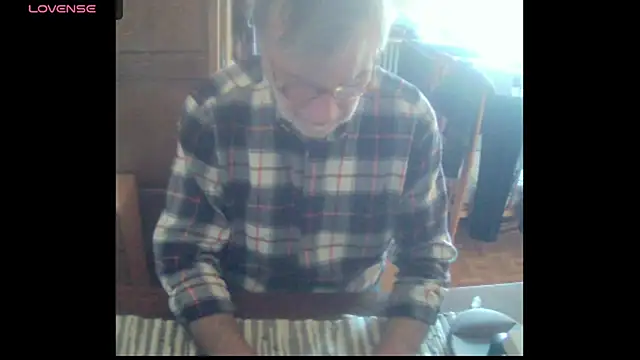 Snapshot of terrybare chatting on 03.17.25 terrybare online show from 03.17.25