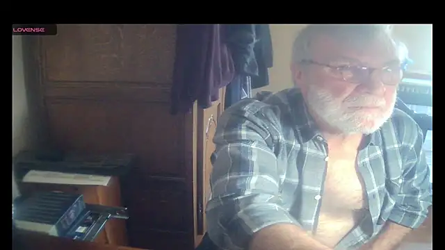 Snapshot of terrybare chatting on 02.05.26 terrybare online show from 02.05.26