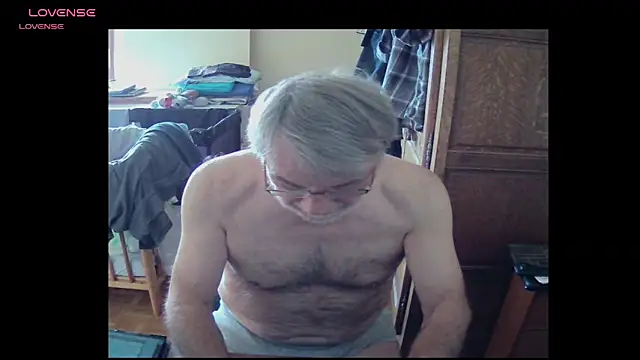 Snapshot of terrybare chatting on 03.29.26 terrybare online show from 03.29.26