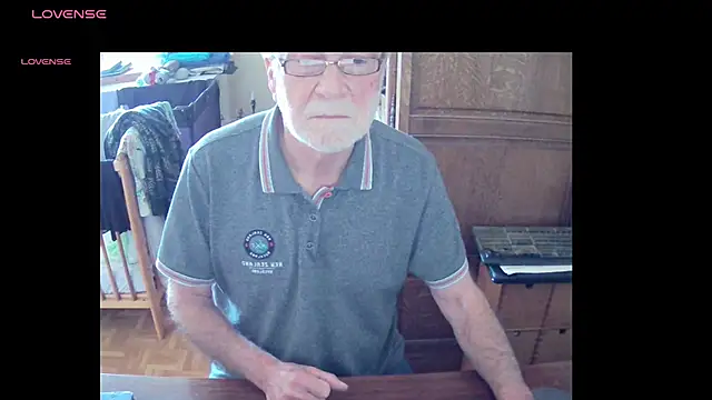 Snapshot of terrybare chatting on 03.31.26 terrybare online show from 03.31.26