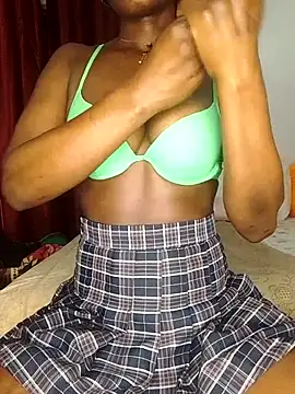 Snapshot of NicRaisaa chatting on 11.05.25 NicRaisaa online show from 11.05.25