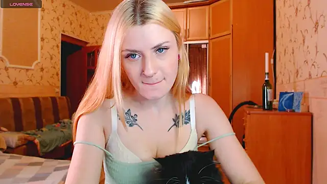 Snapshot of MarySweetness chatting on 02.12.25 MarySweetness online show from 02.12.25