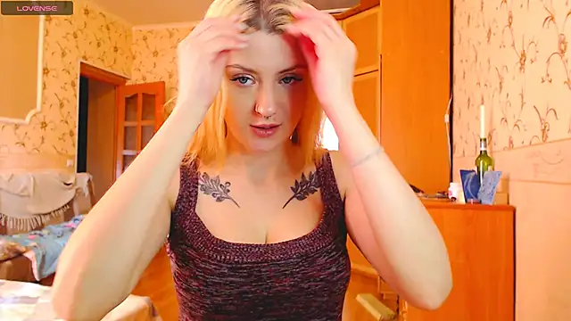 Snapshot of MarySweetness chatting on 02.16.25 MarySweetness online show from 02.16.25