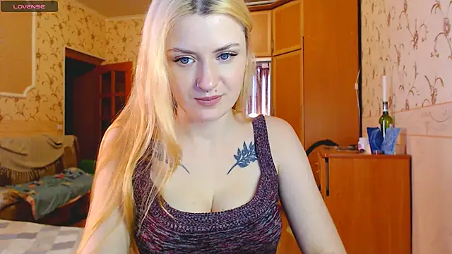 Snapshot of MarySweetness chatting on 02.16.25 MarySweetness online show from 02.16.25