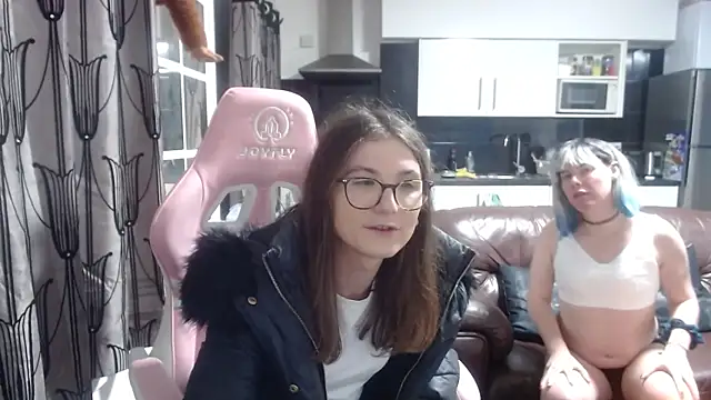 Snapshot of Kris_srose chatting on 12.11.24 Kris srose online show from 12.11.24