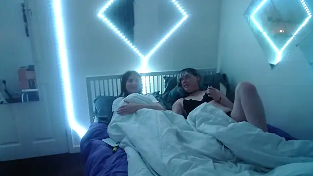 Snapshot of Kris_srose chatting on 12.11.24 Kris srose online show from 12.11.24