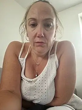 Wisie Cutie online show from 10.19.25