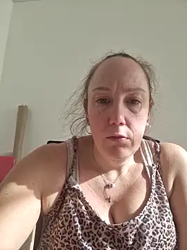 Snapshot of Wisie_Cutie chatting on 02.04.26 Wisie Cutie online show from 02.04.26