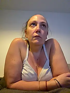 Snapshot of Wisie_Cutie chatting on 03.13.26 Wisie Cutie online show from 03.13.26