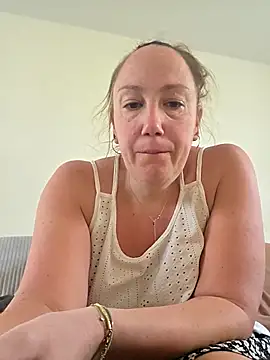 Snapshot of Wisie_Cutie chatting on 04.07.26 Wisie Cutie online show from 04.07.26