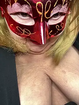 Snapshot of mariannecox chatting on 12.04.24 mariannecox online show from 12.04.24