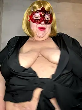 Snapshot of mariannecox chatting on 12.08.24 mariannecox online show from 12.08.24