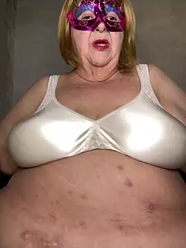 Snapshot of mariannecox chatting on 12.27.24 mariannecox online show from 12.27.24