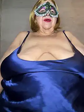 Snapshot of mariannecox chatting on 01.05.25 mariannecox online show from 01.05.25