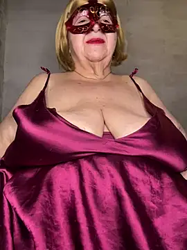 Snapshot of mariannecox chatting on 01.08.25 mariannecox online show from 01.08.25