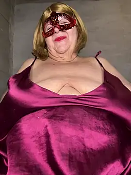 Snapshot of mariannecox chatting on 01.08.25 mariannecox online show from 01.08.25