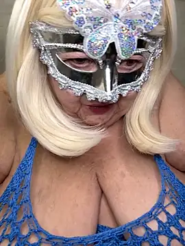 Snapshot of mariannecox chatting on 10.24.25 mariannecox online show from 10.24.25