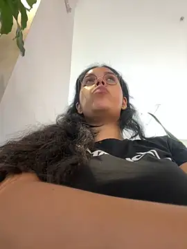 Snapshot of Annya-sweet chatting on 02.04.25 Annya-sweet online show from 02.04.25