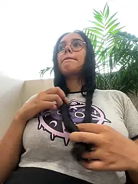 Snapshot of Annya-sweet chatting on 02.05.25 Annya-sweet online show from 02.05.25